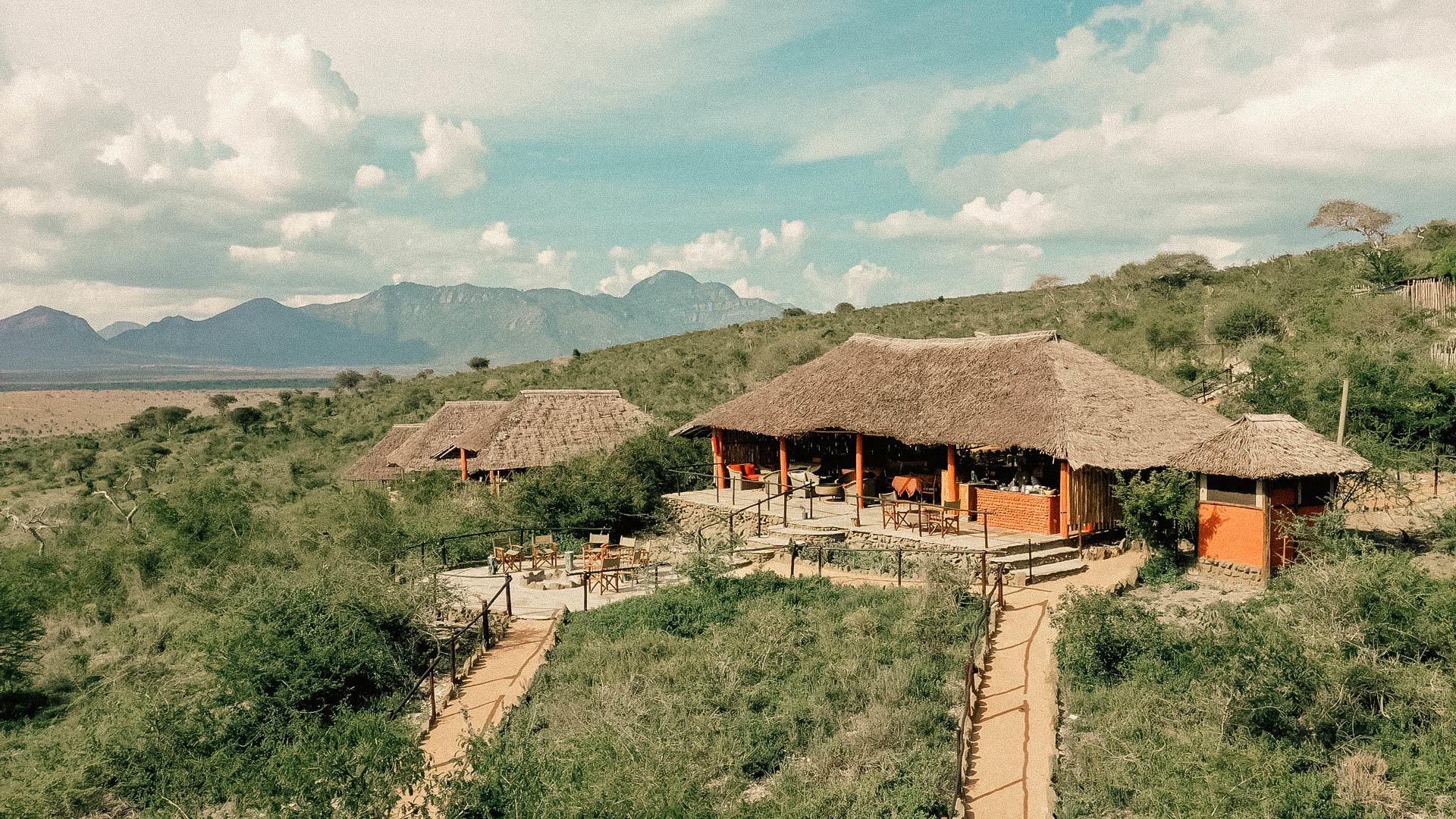 Soroi Leopards Lair Cottages - Rustykalne domki safari w Tsavo